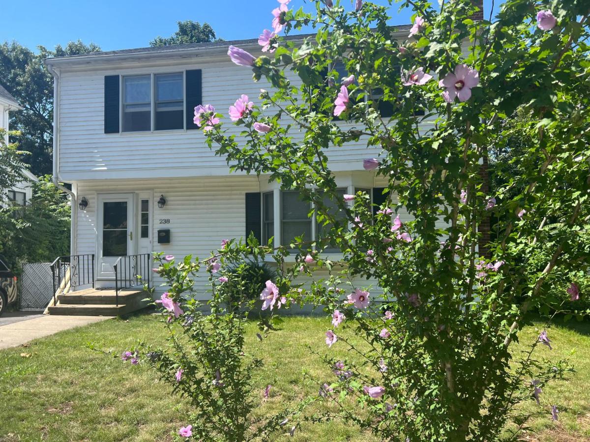 Room In Single Family House - Suburban Neighborhood In בוסטון מראה חיצוני תמונה