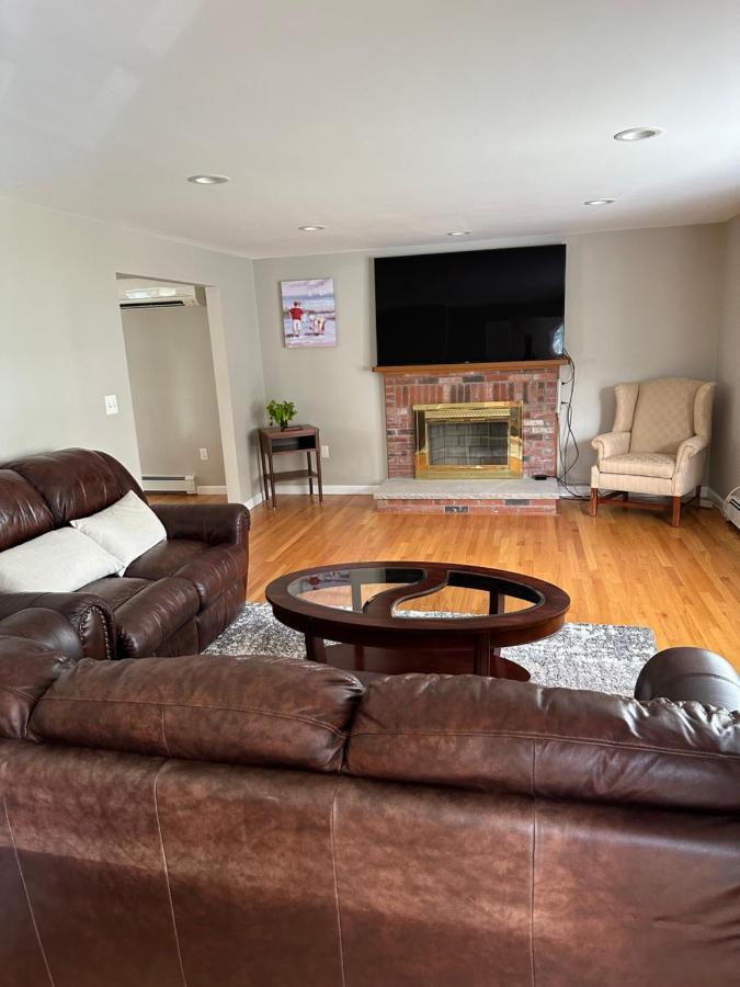 Room In Single Family House - Suburban Neighborhood In בוסטון מראה חיצוני תמונה