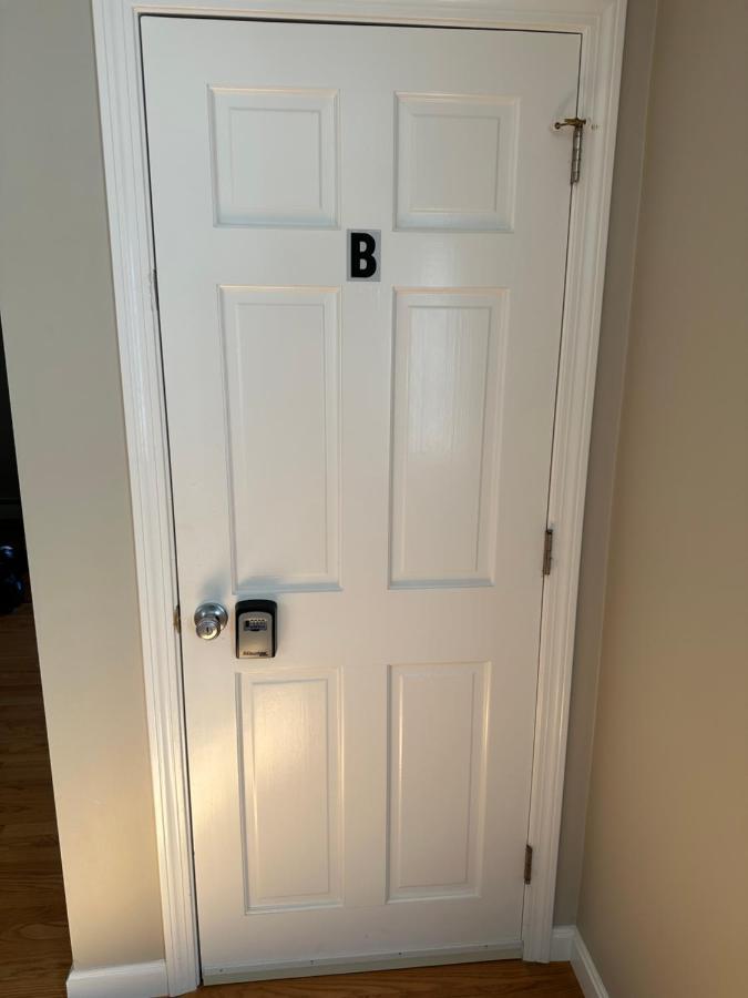 Room In Single Family House - Suburban Neighborhood In בוסטון חדר תמונה