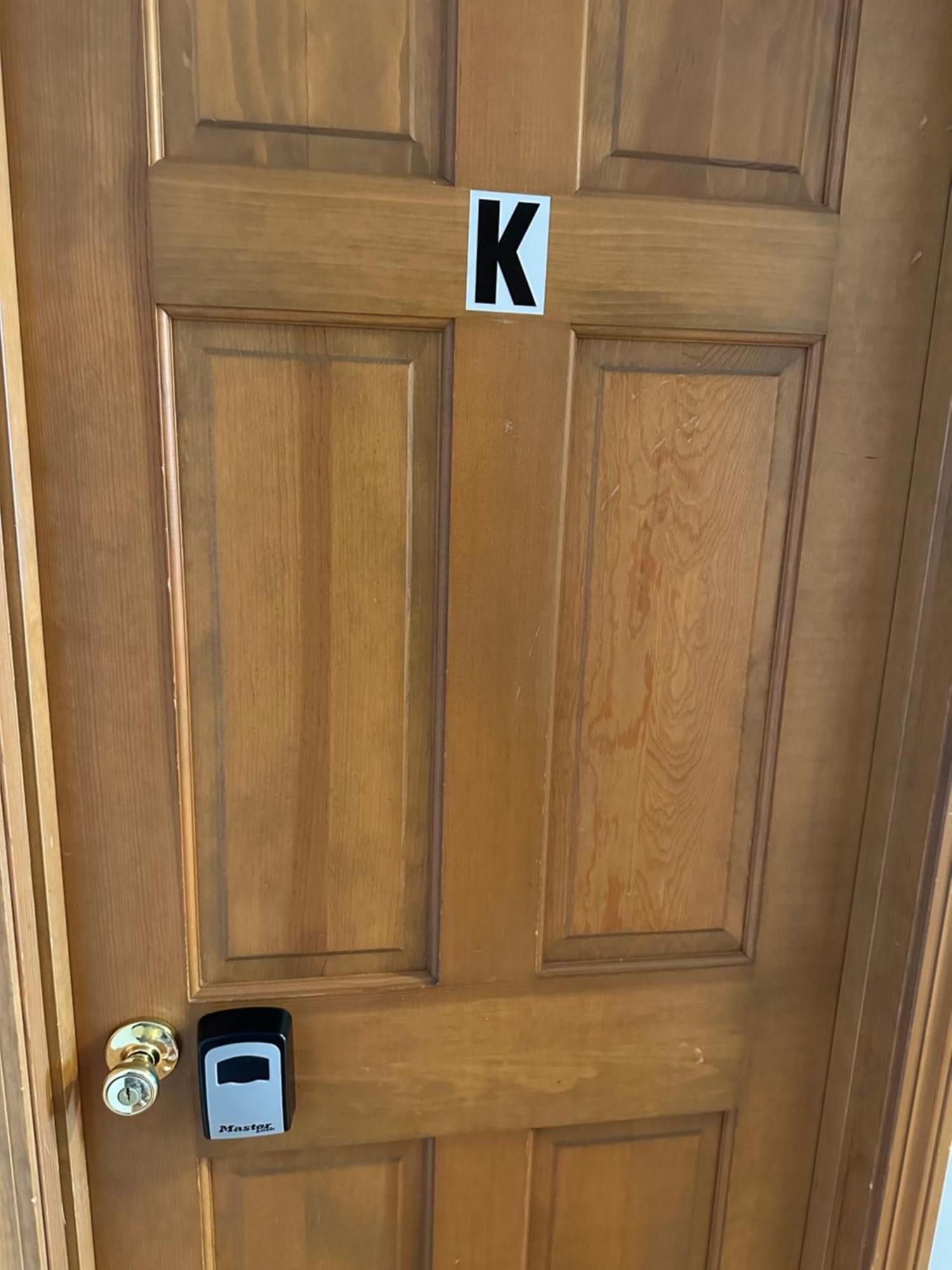 Room In Single Family House - Suburban Neighborhood In בוסטון חדר תמונה